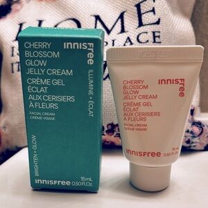 INNISFREE Cherry Blossom Glow Jelly Cream Mini .50 oz.- BRAND NEW!